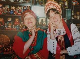 Из архива Светланы Мартыновой:
Калинка-Малинка моя. 
Гиды с французским языком Света Мартынова и Юля Сдобнова, начало 2000х. 